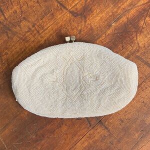 Elegant  Vintage Cream & White Beaded Kiss Lock Clutch Wedding Formal Party